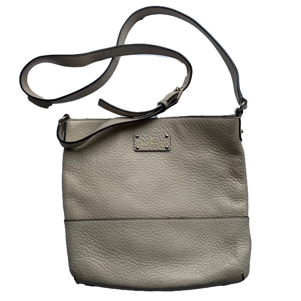 Kate Spade New York Bay Street Cora Medium Crossbody Purse Zipper Closure
